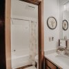 Отель 84sw - Sauna - Soaker Tub -  Fireplace - Sleeps 6 2 Bedroom Home by RedAwning, фото 1