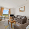 Отель Surf Deck - Lovely Apartment Spectacular Coastal Views Short Walk to Beach, фото 9