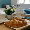 Отель Spacious Apt Ideal for Families with 2 Parking Spaces by SRK Accommodation, фото 11