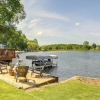 Отель Big Pine Island Lake Cottage w/ Boat Dock & Kayaks, фото 22