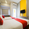 Отель RedDoorz Apartment near Bundaran Satelit Surabaya, фото 7
