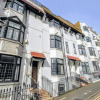 Отель Cosy 2 Bedroom Apartment - Flat 3 Queens Square Brighton, фото 1