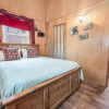 Отель Knotty Pine Chalet - 2br/1ba/walk To Lake And Village/fireplace/wifi/smarttv/barbeque/fencedyard 2 B, фото 7