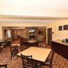 Отель Cobblestone Inn & Suites - Clarion, фото 11