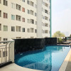 Отель Comfy Studio Apartment at Pavilion Permata with City View, фото 17