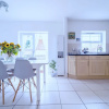 Отель Stunning 4-bed House in Camberley, фото 1