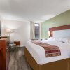 Отель Days Inn & Suites by Wyndham Rocky Mount Golden East, фото 25