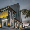 Отель Econtel Queensbay, фото 1