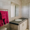 Отель Amazing 1-bedroom Apartment 3 km From Eagle Beach, фото 5