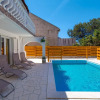 Отель Amazing Home in Povljana With Outdoor Swimming Pool, Wifi and 6 Bedrooms, фото 14