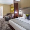 Отель Comfort Inn & Suites Houston I-45 North - IAH, фото 7