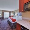 Отель Holiday Inn Express Hotel & Suites Salina, фото 4