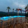 Отель StayVista at Cops Canopy with Outdoor Infinity Pool & Jacuzzi, фото 17