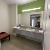Отель Executive Inn & Suites, фото 9