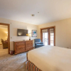 Отель Spacious 2 Bedroom Unit In Mountaineer Square Condo - No Cleaning Fee! by RedAwning, фото 5