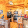 Отель Comfort Cabin Bearway To Heaven - w Private Hot Tub, фото 10