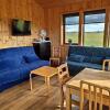 Отель Bright and Peaceful Cabin with Views & Hot Tub, фото 1