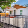 Отель Charming 3BR 1BA Close to Vibrant Downtown, фото 15