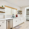 Отель Centrally Located Los Angeles Home w/ Courtyard, фото 14