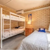 Отель Golden Shores Unit 1 21 Landsborough Parade, фото 13