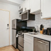 Отель Minimalist Design Studio Apt in Uptown, фото 12