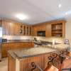 Отель Spacious 2 Bedroom Unit In Mountaineer Square Condo - No Cleaning Fee! by RedAwning, фото 11