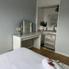 Отель 3 Bed Flat, Dedicated Workspace, Parking, 4KTV, фото 3