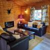 Отель Pineshadow Lodge, Cosy 4 Bed - Kenwick Park, фото 2