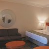Отель La Quinta Inn & Suites by Wyndham Houston Bush IAH South, фото 2