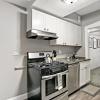 Отель Front Garden 1BR Apt in Lakeview, фото 8