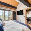 Отель Lake Tahoe Luxury Cabin by Avantstay Lake View, фото 14