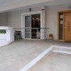 Отель Garden Apartment next to the Mall -Private Parking, фото 1