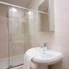 Отель Stayzo Castle Penthouse 18- A Clean Fresh Modern Apartment With Free Wi-fi, фото 9