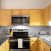 Отель BOLD 2BR/2BA In The Block Apartment by CozySuites, фото 6