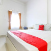 Отель RedDoorz Syariah @ Griya Izzara Guest House, фото 5