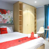 Отель RedDoorz Plus @ Le Van Sy Street 2, фото 19