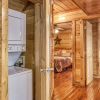 Отель Ern864 - The Cedars - Great Location! Close To All The Action! 5 Bedroom Cabin by RedAwning, фото 7