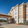 Отель Comfort Inn & Suites Texas Hill Country, фото 1