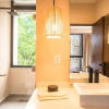 Отель TOH luxury 2 Bedroom Minutes From Downtown, фото 12