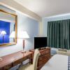 Отель Econo Lodge Inn & Suites Airport, фото 2