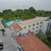 Отель Front Lake Hotel Villa Paradiso Suite, фото 1