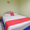 Отель RedDoorz near Tugu Naga Singkawang, фото 3