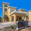 Отель La Quinta Inn & Suites by Wyndham Pearsall, фото 1