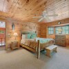 Отель Elliotts Hideaway Adorable Cabin Fire pit hot tub Deck pet Friendly Wifi, фото 8