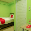 Отель RedDoorz @ Jalan Gatot Subroto Semarang, фото 15