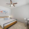 Отель Upscale 2BR King Suite Close to DT Domain UT, фото 3