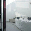 Отель GLOBALSTAY. New Studios with Jacuzzi, фото 9