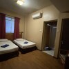 Отель OYO 90061 Kuhara Court Apartment Suite, фото 20