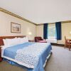 Отель Days Inn West Liberty, фото 12