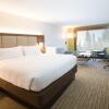 Отель Holiday Inn Express & Suites Greenwood Mall, an IHG Hotel, фото 4
